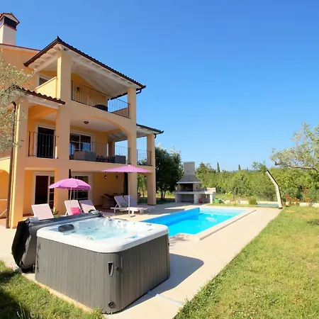 Lovely With Pool, Wellness And Fenced Garden Villa Rakalj
