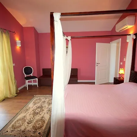 Lovely With Pool, Wellness And Fenced Garden Villa *