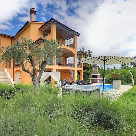 In Near Beaches With Pool *