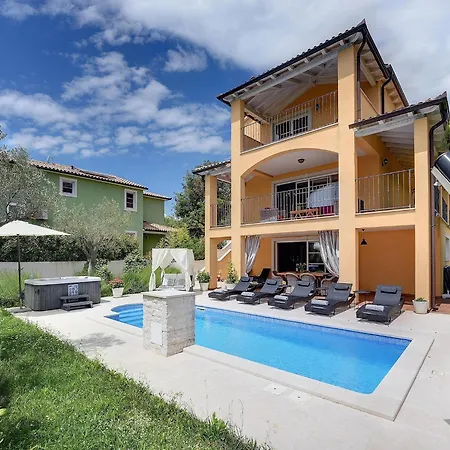 In Near Beaches With Pool Villa *