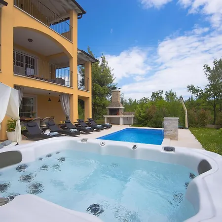 In Near Beaches With Pool * Rakalj