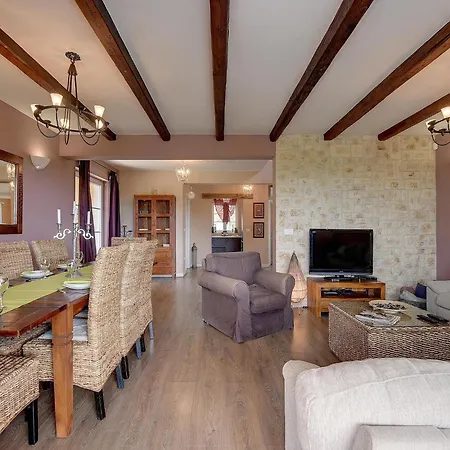 In Near Beaches With Pool Vila Rakalj