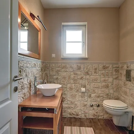 Villa In Near Beaches With Pool