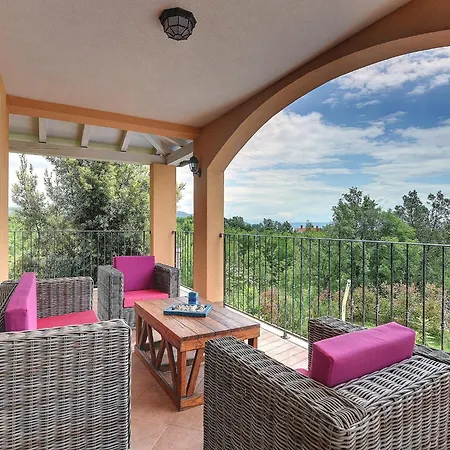 In Near Beaches With Pool Vila