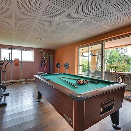 Villa In Near Beaches With Pool